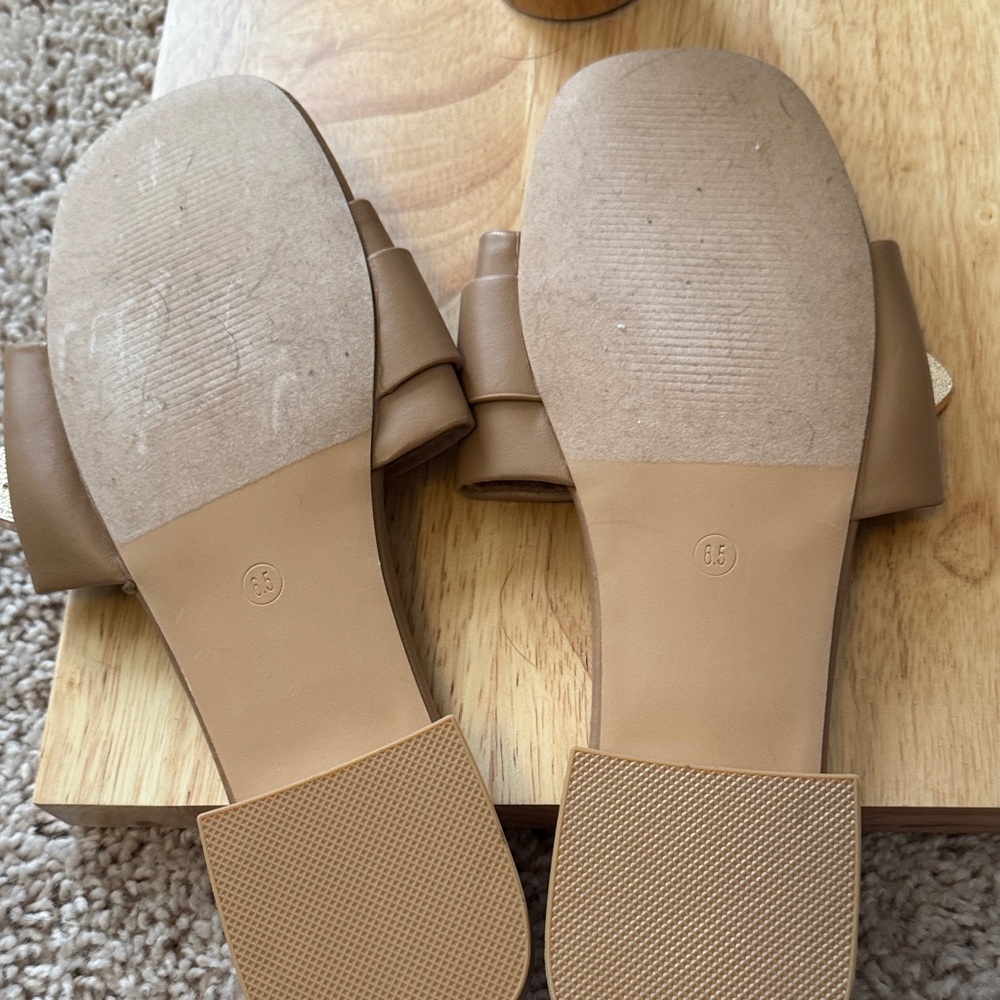 NWOT: Madden Girl Women's Avaa Flat Sandal, Natural, 6.5 - Picture 4 of 5